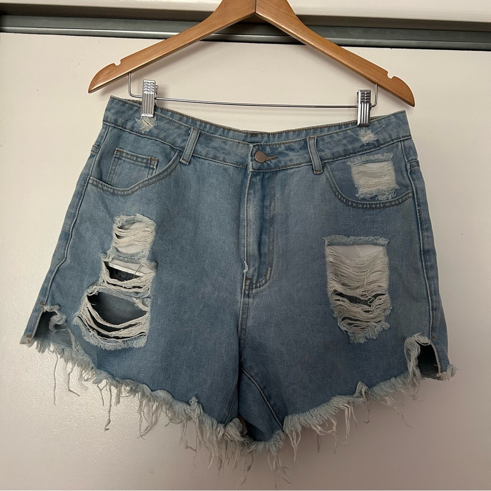 Denim frayed hem shorts